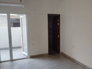 Room in 2.5 BHK Builder Floor at Wave City, Wave City – for Sale