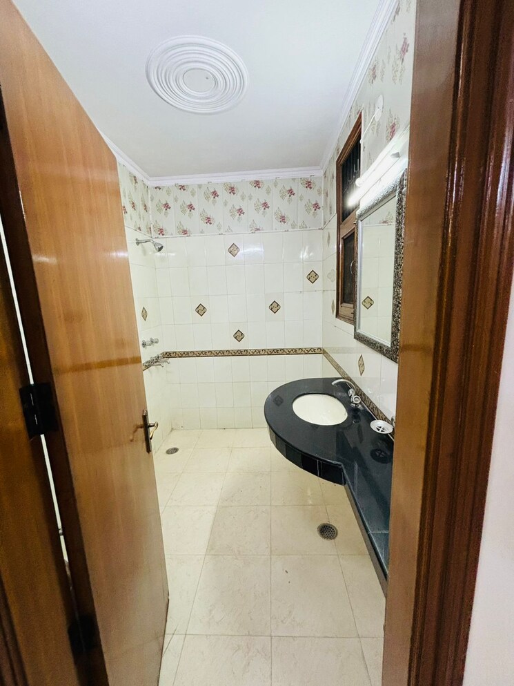Bathroom, s-27-luxury-homes 4 Bedroom 1458 Sq.Ft. Apartment In Greater Kailash I Delhi 9139714