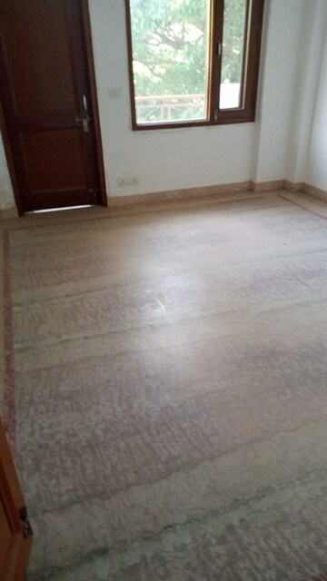 2 BHK Apartment For Rent in DLF Queens Court, Greater Kailash ii