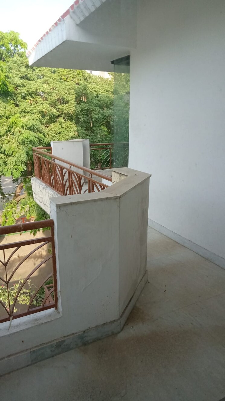 Balcony, dlf-queens-court 4 Bedroom 5492 Sq.Ft. Apartment In Greater Kailash ii Delhi 9139733