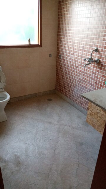 3 BHK Apartment For Rent in DLF Queens Court, Greater Kailash ii