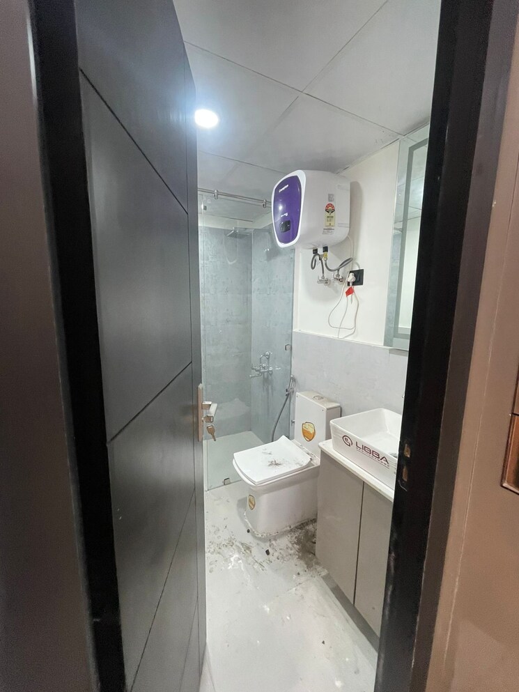 Bathroom, suncity-avenue-76 2 Bedroom 735 Sq.Ft. Apartment In Sector 76 Gurgaon 9139798