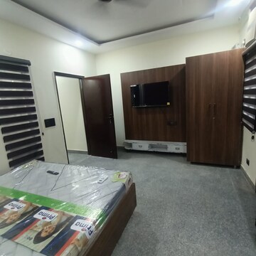 Bedroom in 1 BHK Builder Floor at Sector 43 – for Rent