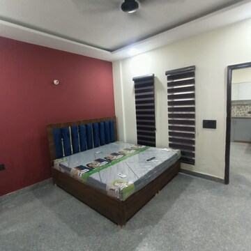 Bedroom in 1 BHK Builder Floor at Sector 43 – for Rent
