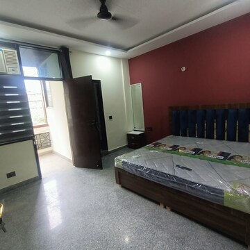 Bedroom in 1 BHK Builder Floor at Sector 43 – for Rent