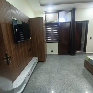 Bedroom in 1 BHK Builder Floor at Sector 43 – for Rent