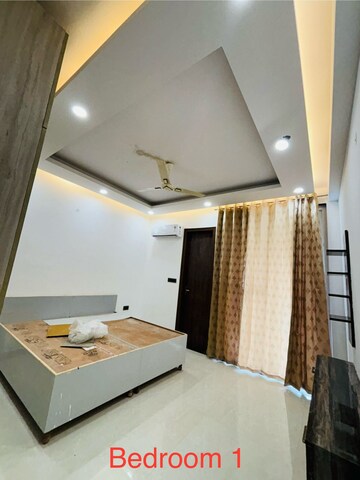 Team Area in 3 BHK Builder Floor at Hong Kong Bazaar, Sector 57 – for Rent