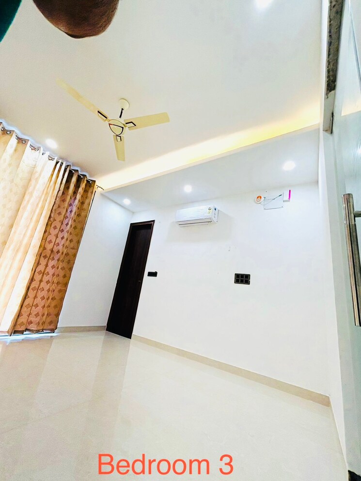 Room, hong-kong-bazaar 3 Bedroom 263 Sq.Yd. Builder Floor In Sector 57 Gurgaon 9139796