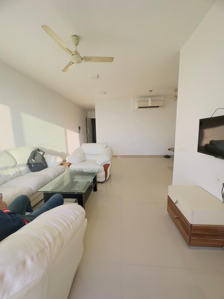 Team Area, oberoi-realty-splendor 3 Bedroom 1377 Sq.Ft. Apartment In Andheri East Mumbai 9139846