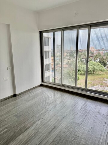 Room in 2 BHK Apartment at Mansarovar Pearl Gardens, Vasai West – for Rent