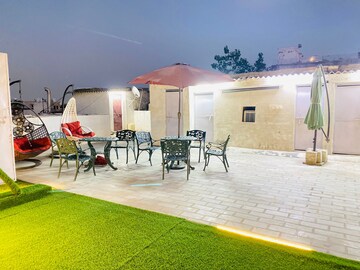 Parking in 4 BHK Apartment at DLF Queens Court, Greater Kailash ii – for Rent
