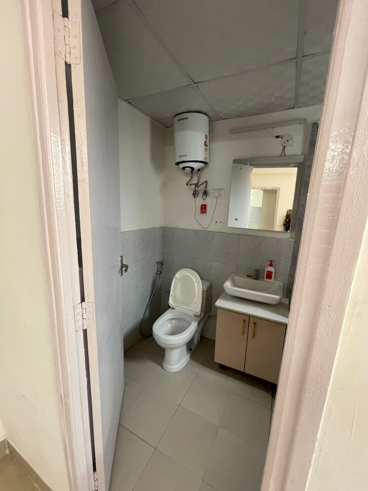 Bathroom, suncity-avenue-76 2 Bedroom 735 Sq.Ft. Apartment In Sector 76 Gurgaon 9139908
