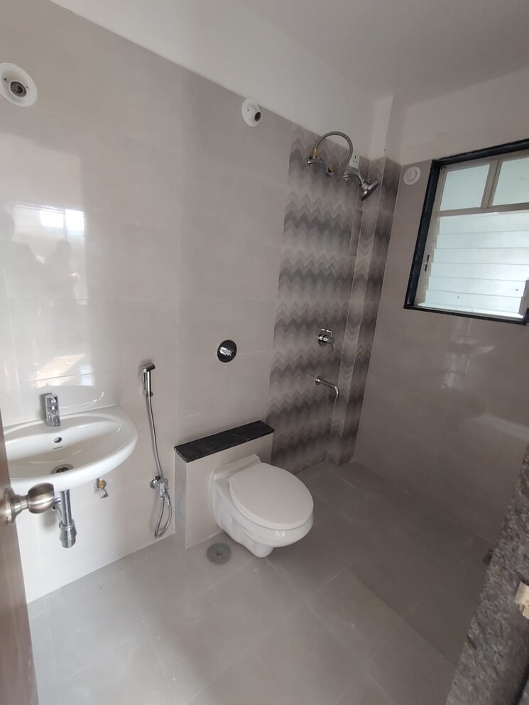 Bathroom, suyog-padmavati-hills 3 Bedroom 1500 Sq.Ft. Apartment In Bavdhan Pune 9139882