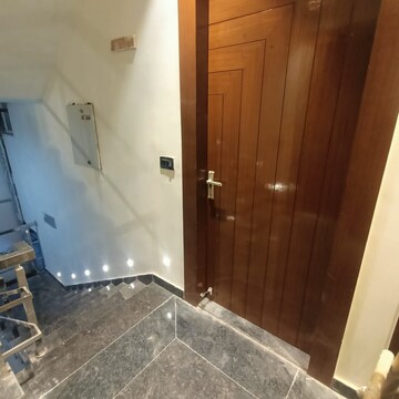 Room in 1 BHK Builder Floor at Sector 45 – for Rent