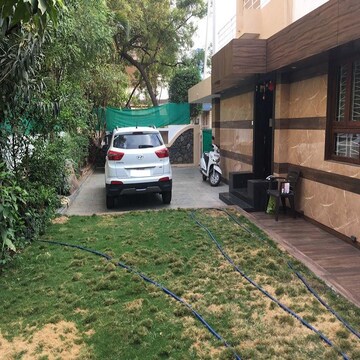 Parking in 5 BHK Villa at Sindh Society, Aundh – for Rent