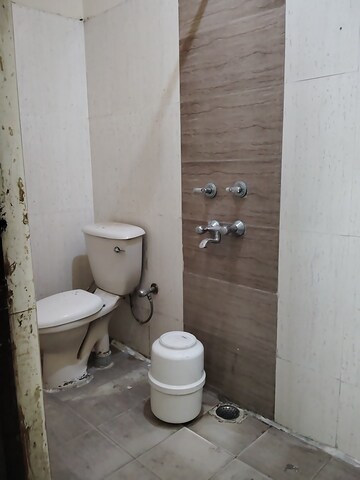 Bathroom in 1 BHK Builder Floor at Sector 52 – for Rent
