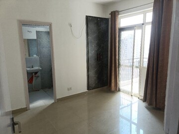 Room in 2 BHK Apartment at Suncity Avenue 76, Sector 76 – for Rent