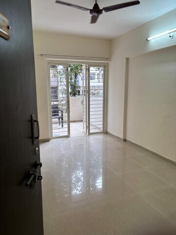 Room in 1 BHK Apartment at Kamdhenu Jasmine CHS, Pimple Saudagar – for Sale