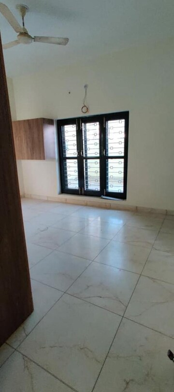 Room in  Office Space at Canal Road – for Rent