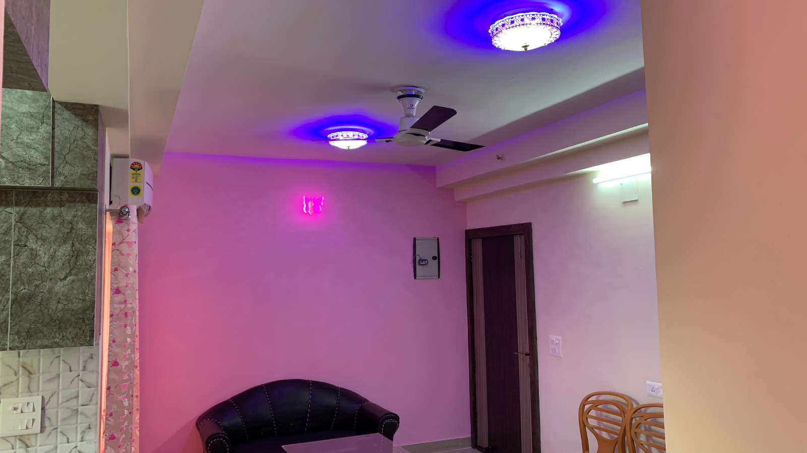 2 BHK Apartment For Rent in Supertech Cape Town