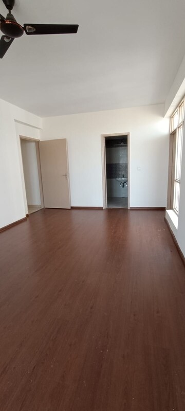 Room in 3 BHK Apartment at Pareena The Elite Residences, Sector 99 – for Rent