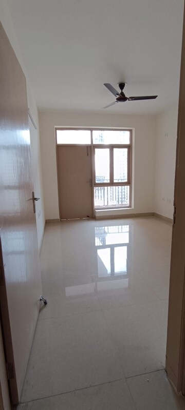 Room in 3 BHK Apartment at Pareena The Elite Residences, Sector 99 – for Rent