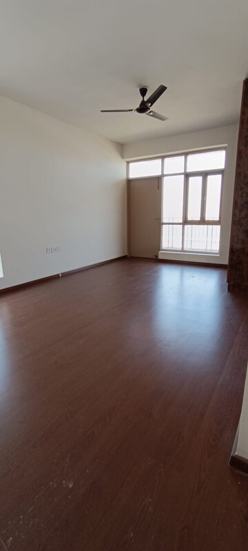 Room in 3 BHK Apartment at Pareena The Elite Residences, Sector 99 – for Rent