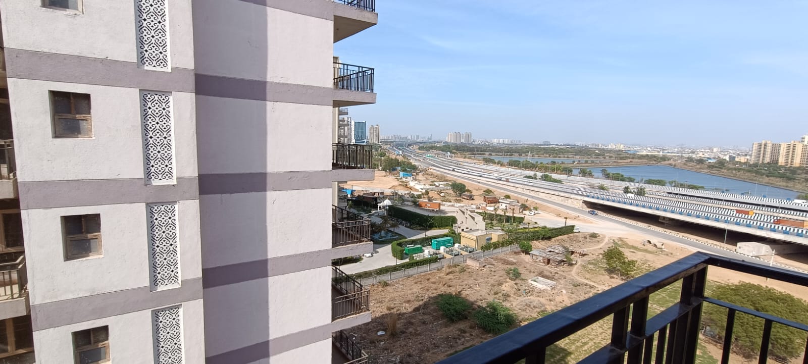 3 BHK + Servant Room Apartment For Rent in Pareena The Elite Residences