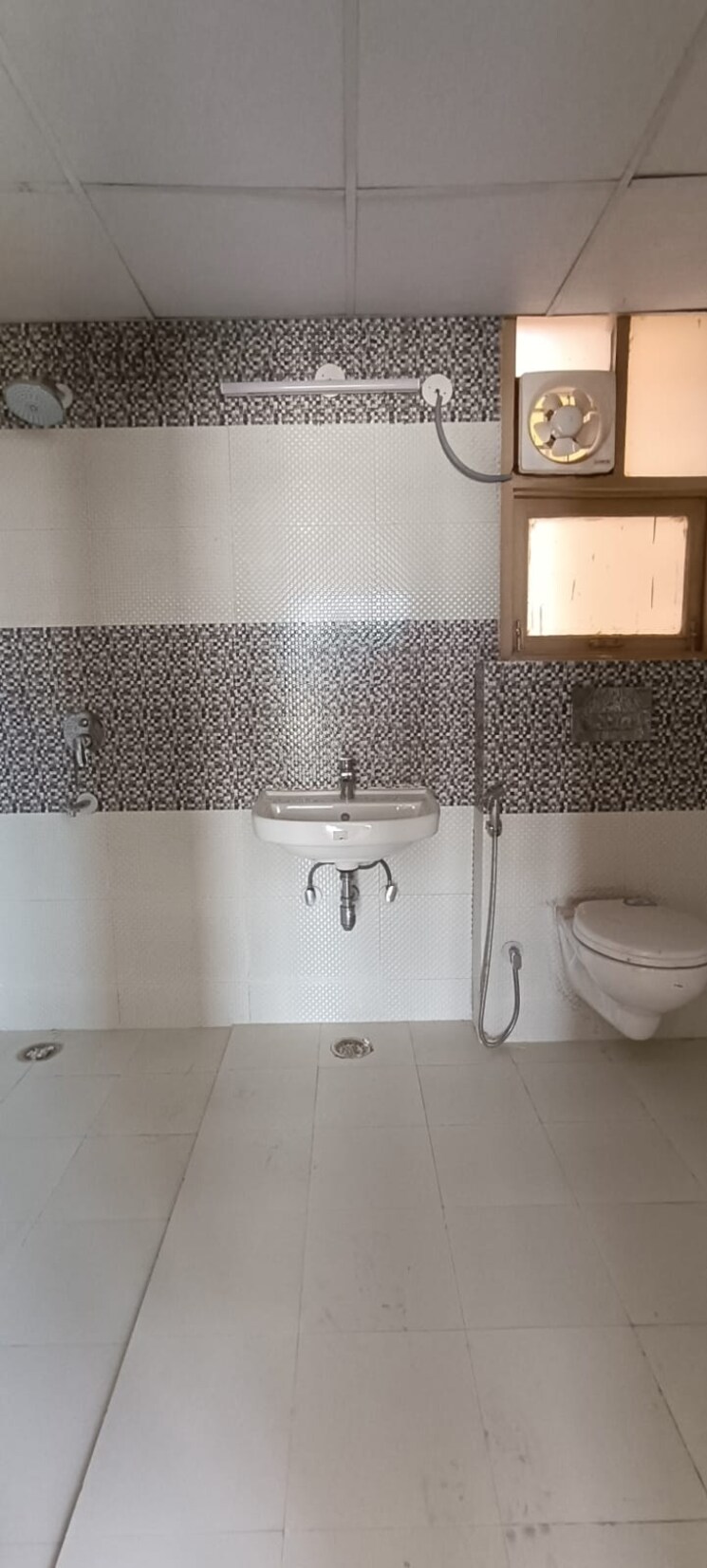 Bathroom, pareena-the-elite-residences 3 Bedroom 2473 Sq.Ft. Apartment In Sector 99 Gurgaon 9140061