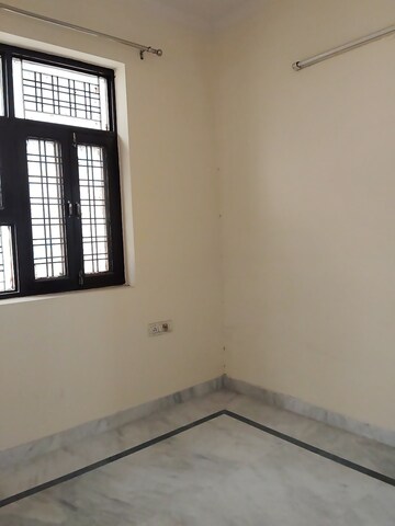 Room in 2 BHK Builder Floor at Sector 46 – for Rent