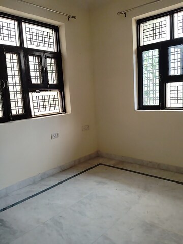 Room in 2 BHK Builder Floor at Sector 46 – for Rent