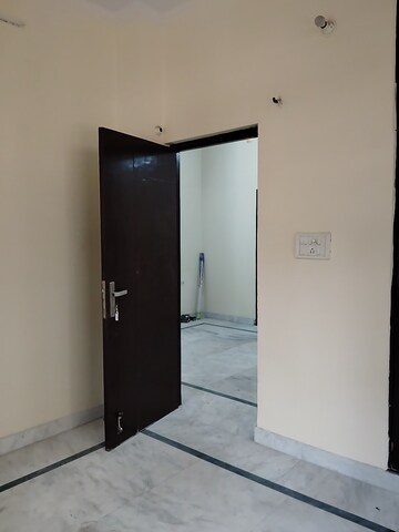 Room in 2 BHK Builder Floor at Sector 46 – for Rent