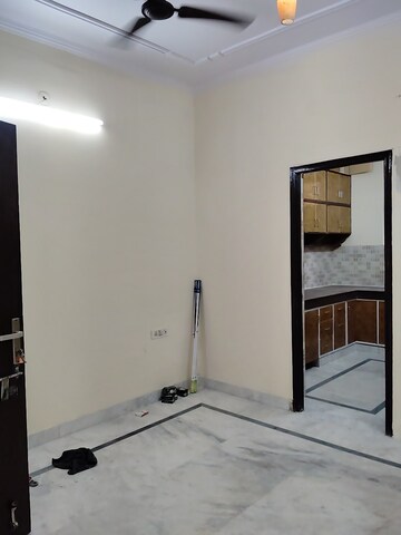Room in 2 BHK Builder Floor at Sector 46 – for Rent