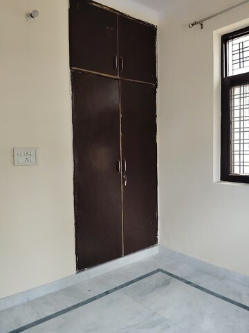 Room in 2 BHK Builder Floor at Sector 46 – for Rent