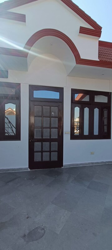 Room in 2 BHK Builder Floor at Sector 22b – for Rent