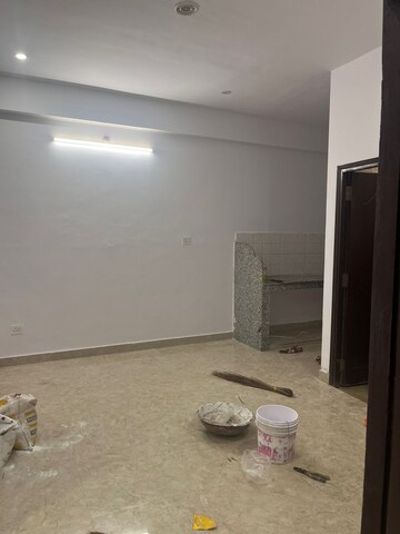 Room in 2 BHK Apartment at Eldeco ii – for Rent