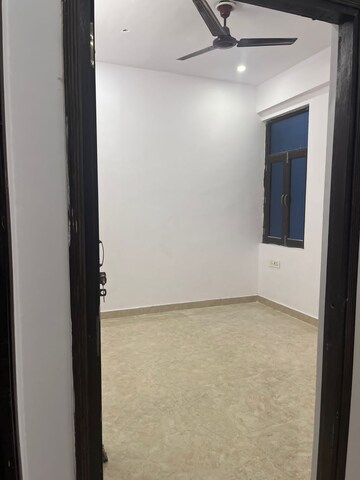 Room in 2 BHK Apartment at Eldeco ii – for Rent