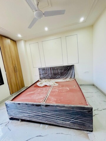 Bedroom in 1 BHK Builder Floor at Sector 57 – for Rent