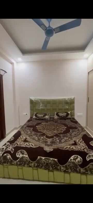 Bedroom in 3 BHK Builder Floor at HLP Palmillas, Vip Road – for Rent