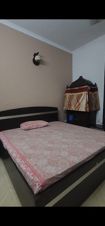 Bedroom in 2 BHK Builder Floor at Sector 23 – for Rent