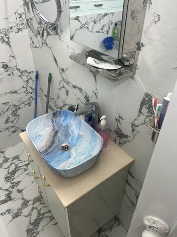 Bathroom in 3 BHK Apartment at DLF Park Place, Sector 54 – for Sale
