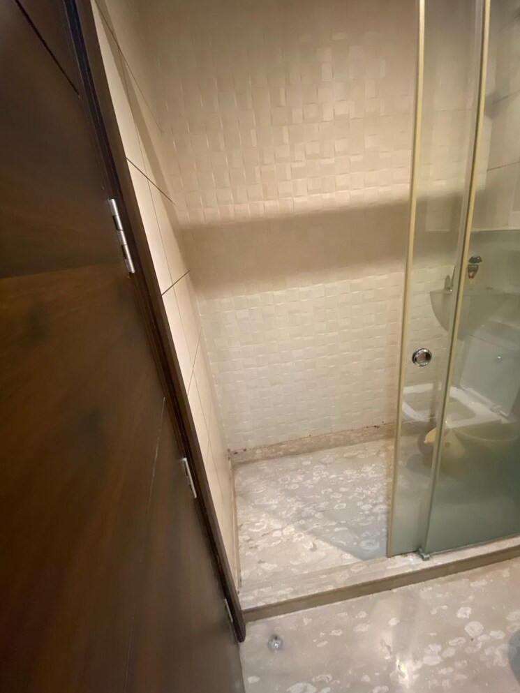 Bathroom, s-27-luxury-homes 3 Bedroom 250 Sq.Yd. Builder Floor In Greater Kailash I Delhi 9140257