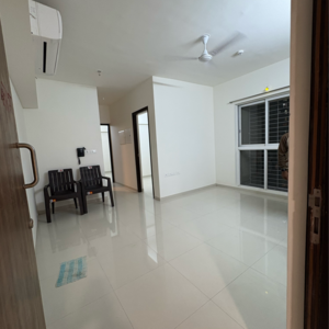 Room in 2 BHK Apartment at Lodha Amara New Tower, Kolshet Industrial Area – for Sale