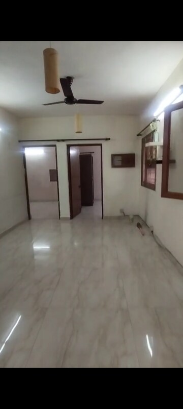 Room in 3.5 BHK Apartment at Vasant Kunj – for Sale