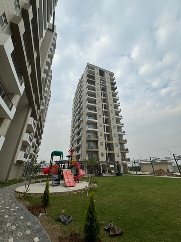 3 BHK Apartment For Sale in Artique Uptown Skylla, International Airport Road