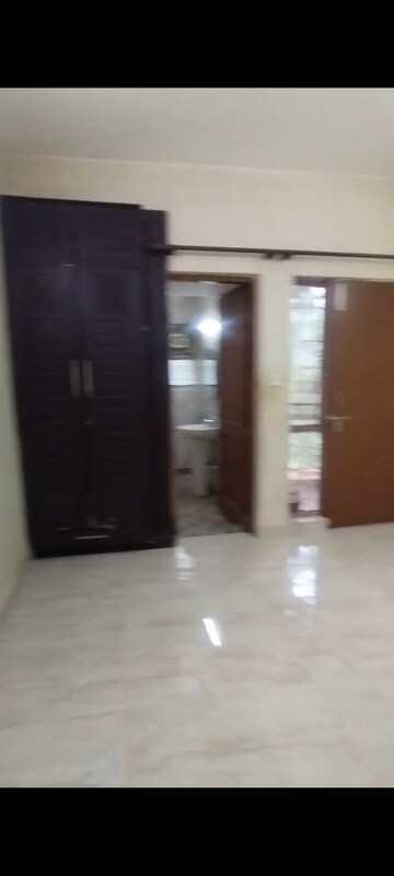 Room in 3.5 BHK Apartment at Vasant Kunj – for Sale