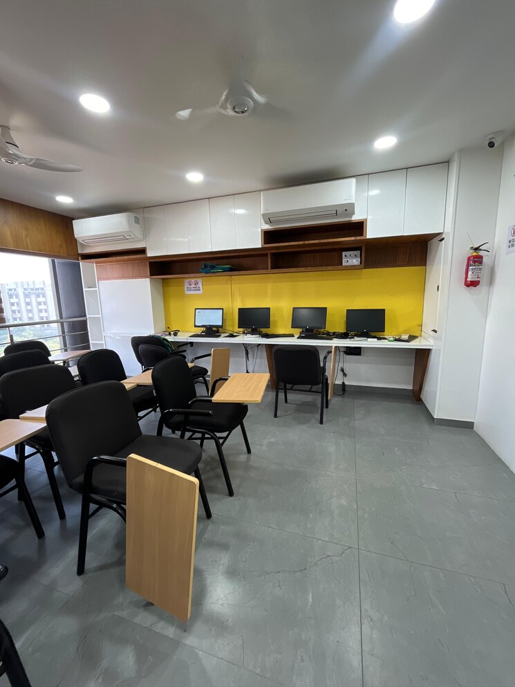 Team Area, gota Commercial Office Space 1750 Sq.Ft. In Gota Ahmedabad 9140341
