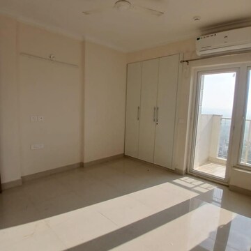 Room in 3 BHK Apartment at Pareena Micasa, Nurpur Jharsa – for Rent