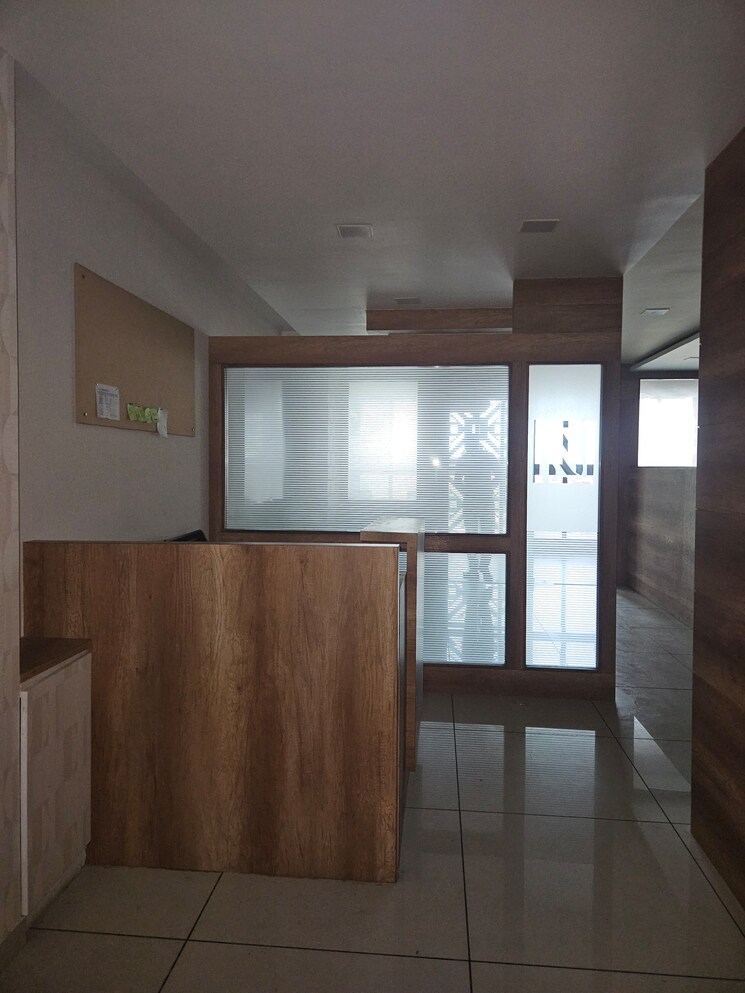 Room, vastrapur Commercial Office Space 1256 Sq.Ft. In Vastrapur Ahmedabad 9140416