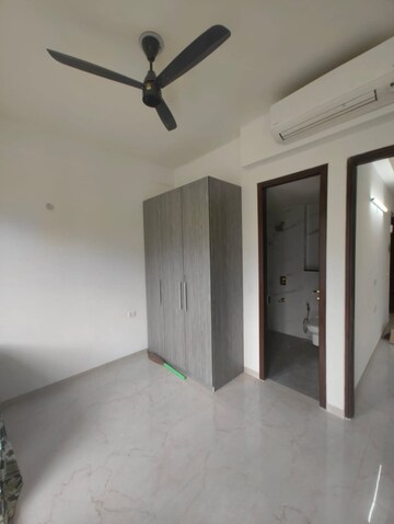 Room in 3 BHK Apartment at Smart World Orchard, Sector 61 – for Rent